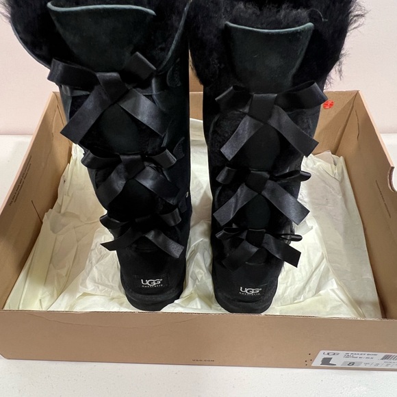 UGG Bailey Bow tall woman’s boot Like New - Picture 2 of 2